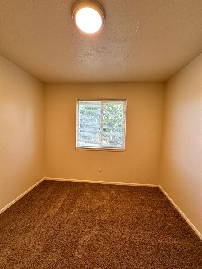 Building Photo - 2607 S Cloverleaf Loop