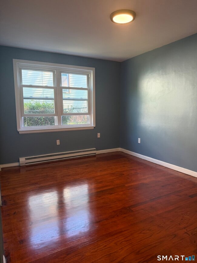 Building Photo - 350 Cherry St