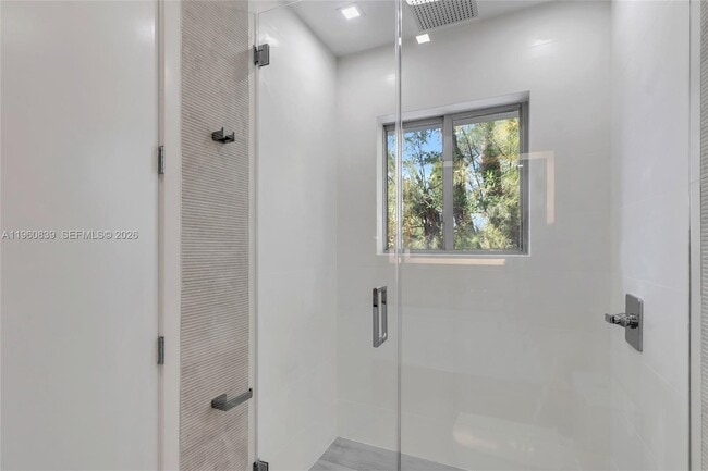 Building Photo - 3204 Plaza St