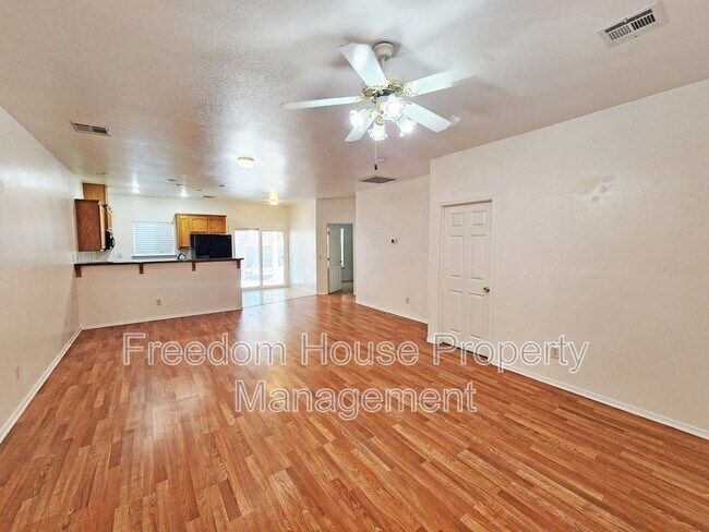 Building Photo - 530 Bourbon St
