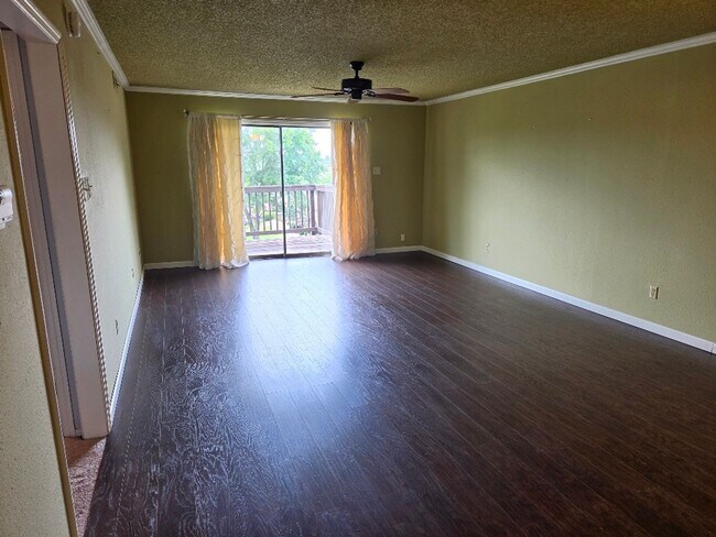 Building Photo - 210 Carl Dr