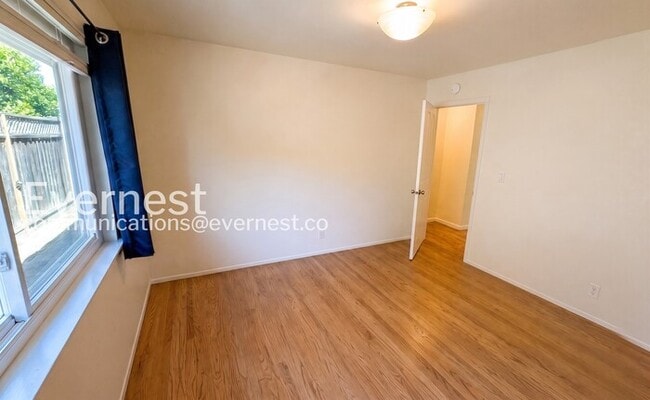 Building Photo - 4-Bed/2-Bath/Available Now!