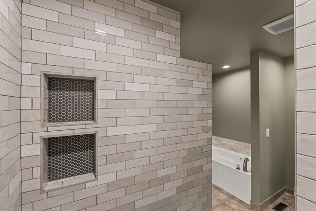 Building Photo - 1233 Sherborne Pl