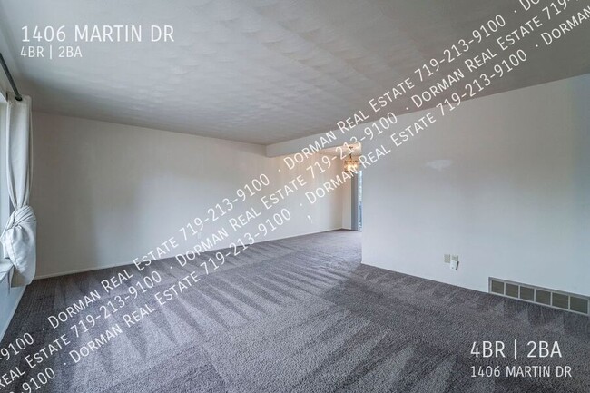 Building Photo - 1406 Martin Dr