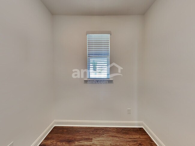 Building Photo - 1347 Weatherbrook Cir