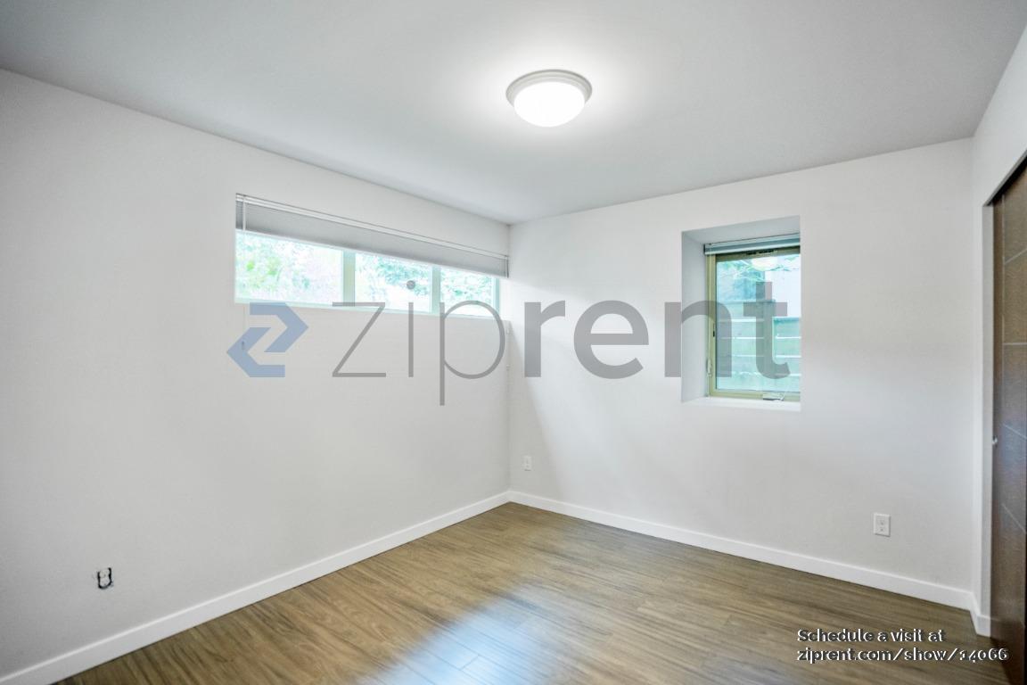 Building Photo - Unit