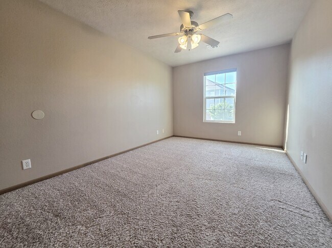 Building Photo - 606 Highland Ridge Dr