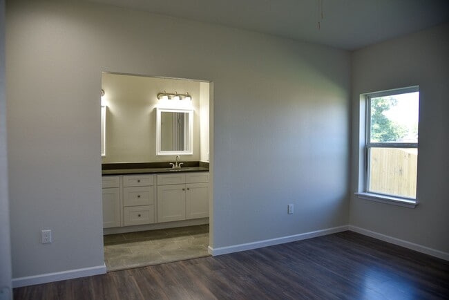 Building Photo - 3/2/2 New Build Duplex