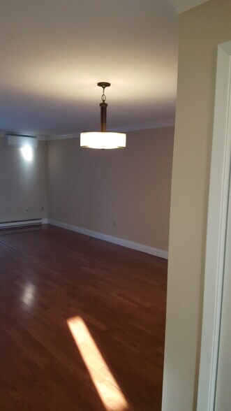 Building Photo - 11 Cedarland Ct