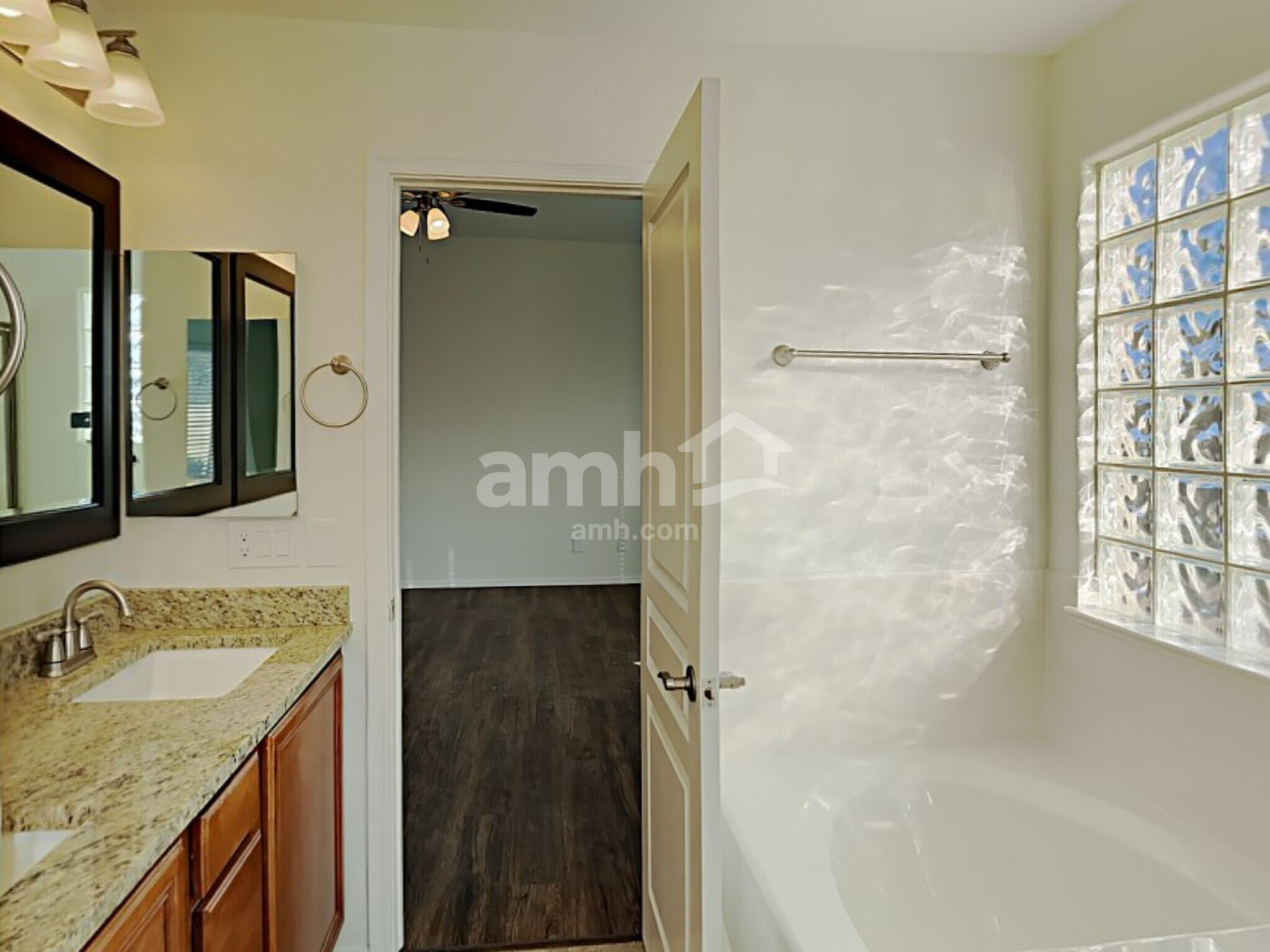 Building Photo - 3429 E Crescent Way