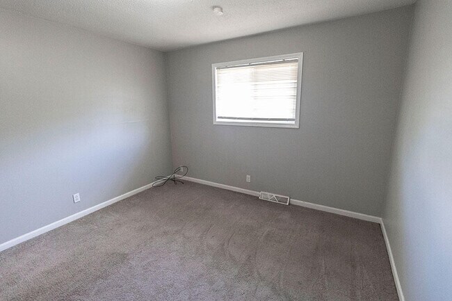 Building Photo - 7217 N Moberly Dr