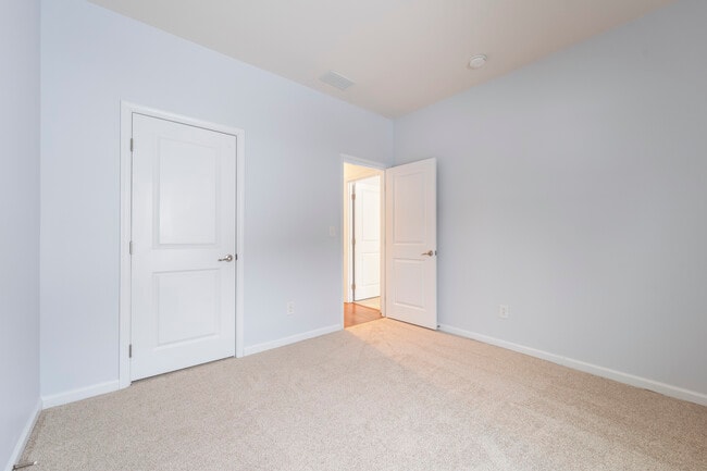 Building Photo - 586 Harrison Dr NW