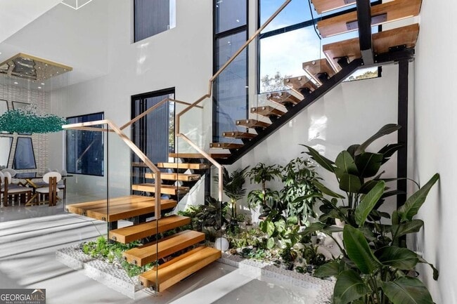 Building Photo - 3600 Lower Roswell Rd