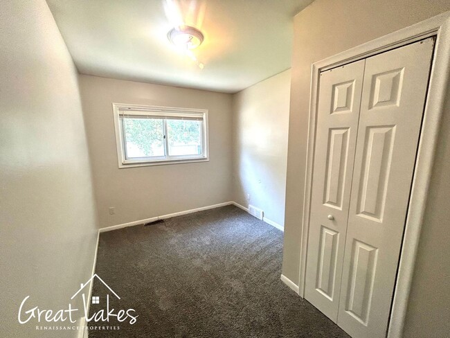 Building Photo - $200 OFF FIRST MONTH'S RENT - Beautiful 3 ...