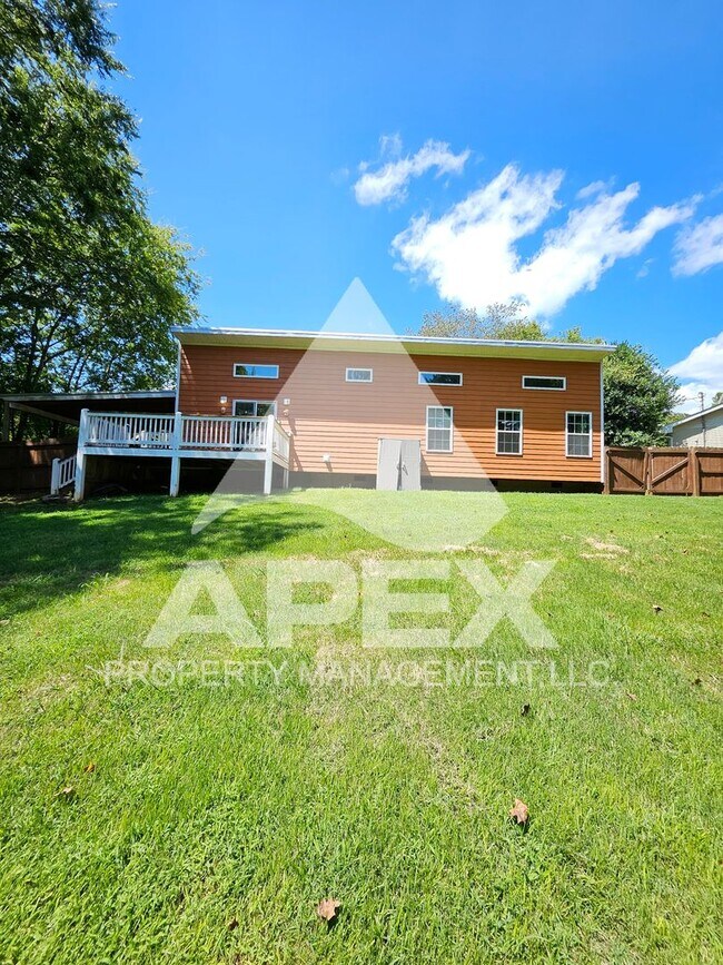 Building Photo - Contemporary Ranch Style 3Bd – 2Ba Single ...