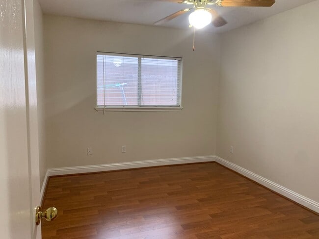 Building Photo - 3821 Brockhampton - 4/Bed 2/Bath - $2295/m...