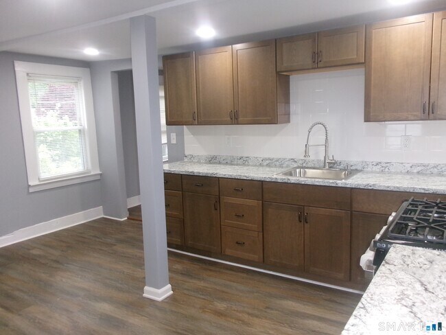 Building Photo - 188 Hemingway Ave