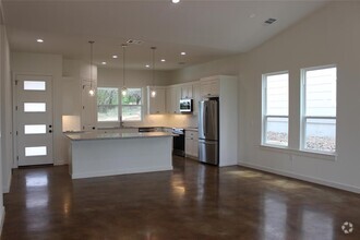 Building Photo - 830 Oak Ln