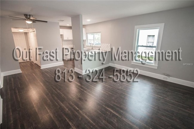 Building Photo - 226 SW Lincoln Cir N, St Petersburg Fl 33703