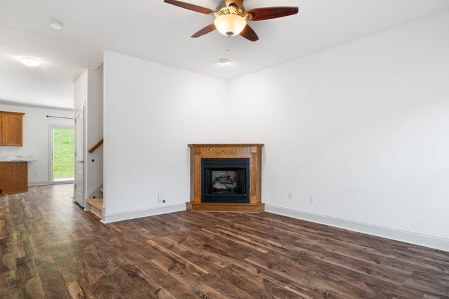 Building Photo - Gorgeous 3 Bedroom, 2.5 Bath End-Unit Town...