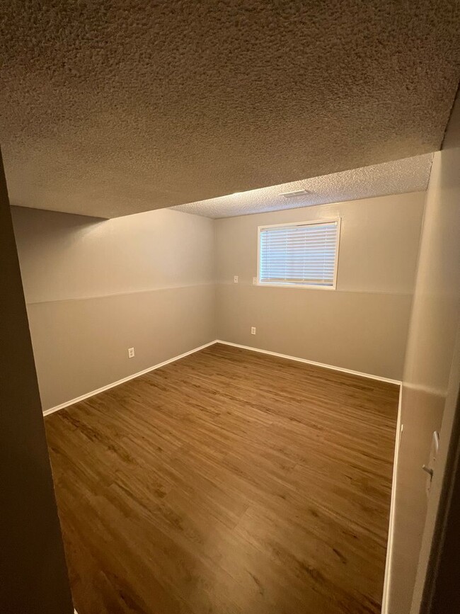 Building Photo - North Spokane Remodeled Gem!! Available Mi...