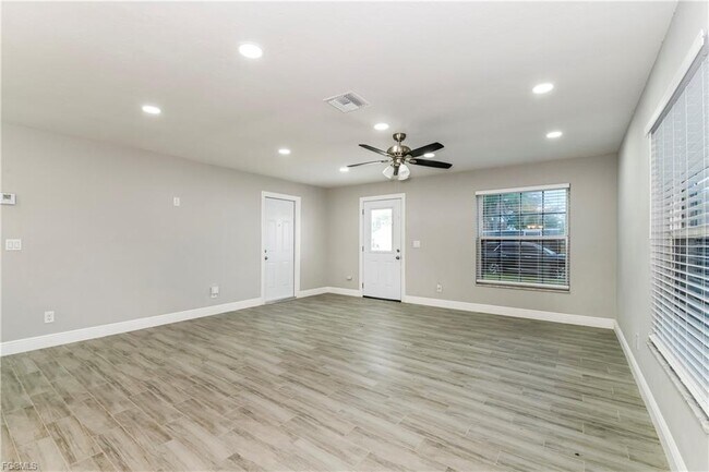 Building Photo - 1431 SE 12th St