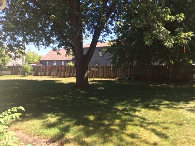 Building Photo - 6839-6841 Woodlake