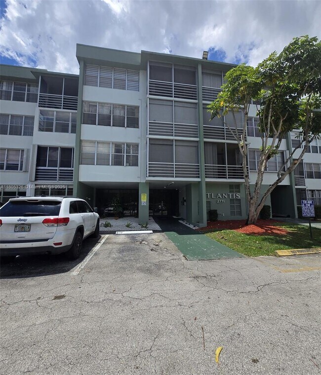 Primary Photo - 2771 Taft St