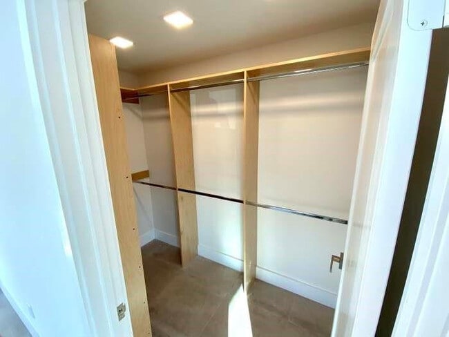 Building Photo - 195 Flanders Dr