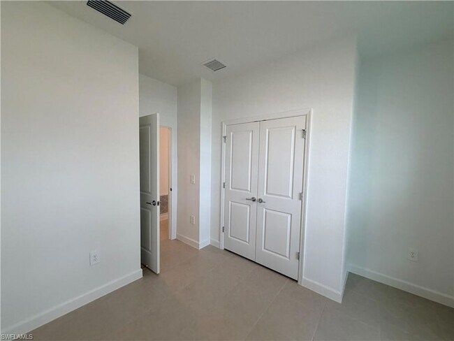 Building Photo - 3917 Passion Vine Dr