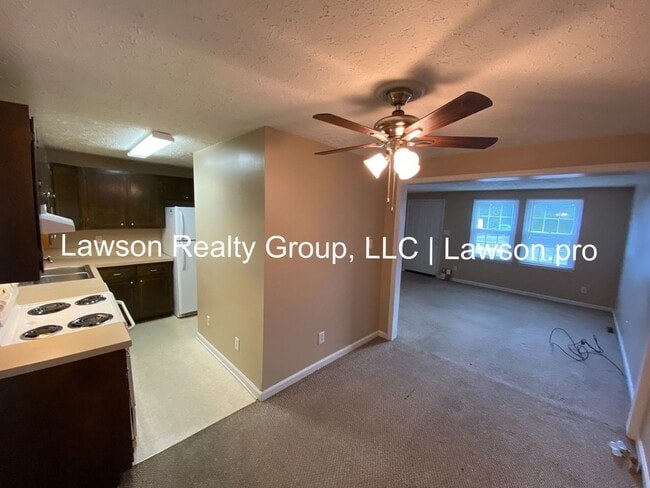 Building Photo - Charming Salem Townhome