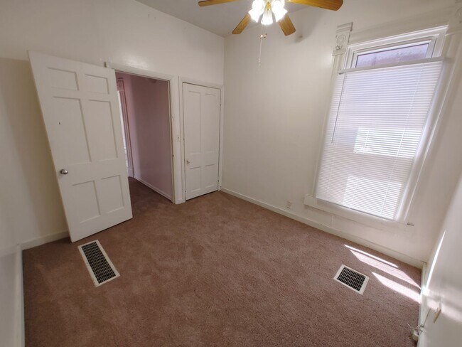 Building Photo - Freshly updated 2 bed/1 bath Close to Wexner Medical Center