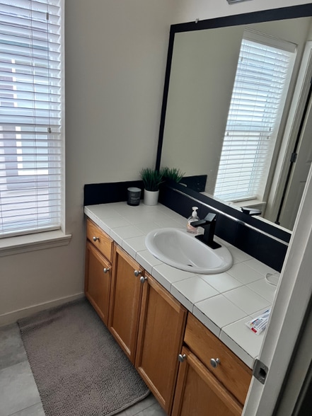 Building Photo - 1683 SW San Mateo Terrace