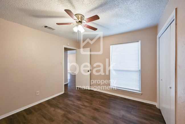 Building Photo - $1,549! 2/Bed1.5Bath duplex in Arlington!