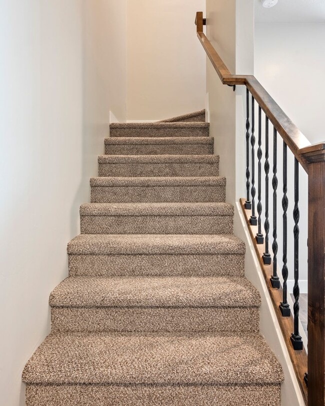 Building Photo - ** Move-In Bonus!** 3 Bed 2.5 Bath Townhom...