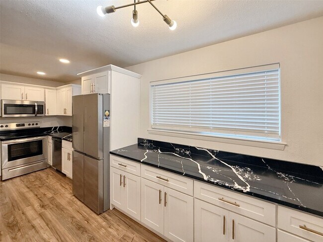 Building Photo - 4811 Live Oak St