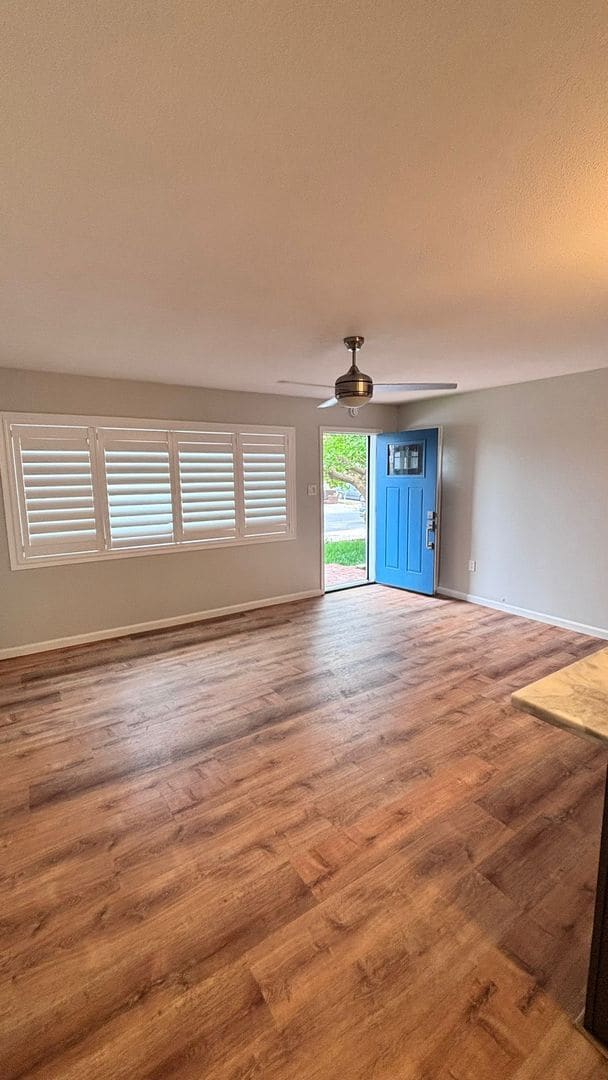 Building Photo - Beautiful 3 Bedroom/2 Bath Single Family H...