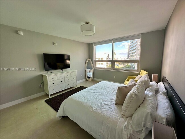 Building Photo - 3250 NE 1st Ave