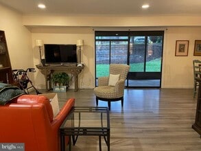 Building Photo - 6 Longstream Ct