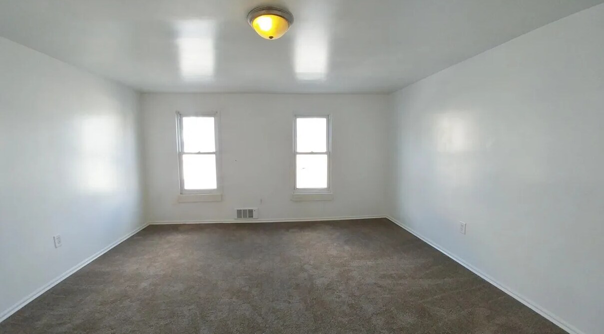 Building Photo - 564 W Market St