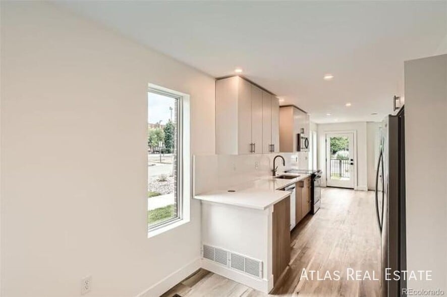 Building Photo - 115 W 2nd Ave