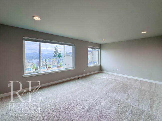 Building Photo - Modern 3-Story Bremerton Home with Water Views on Every Level