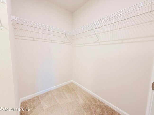 Building Photo - 5885 Creekside Crossing Dr