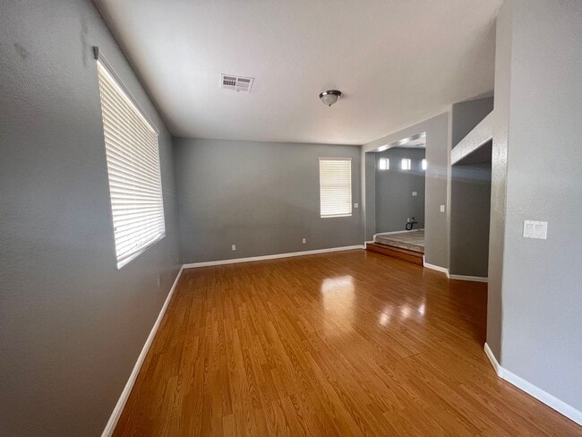 Building Photo - Nice Single-Family House in Silverado Ranch