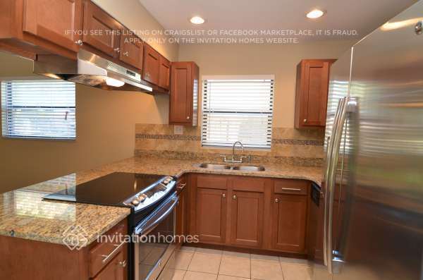 Building Photo - 2417 Devonwoode Pl