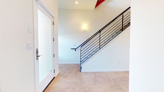 Building Photo - Beautiful Emeryville Townhome Available!