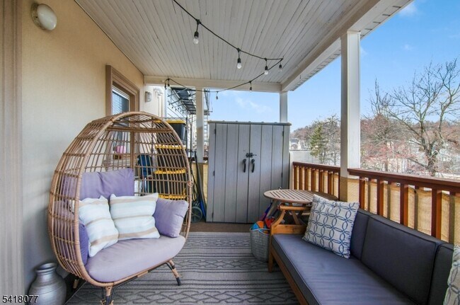 Building Photo - 660 Bloomfield Ave