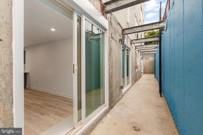 Building Photo - 2046 E Lehigh Ave