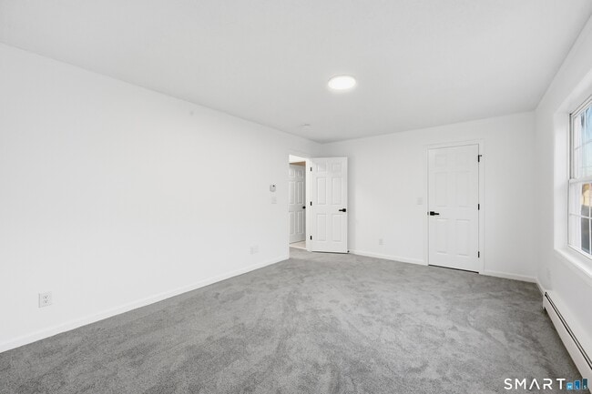 Building Photo - 70 Victoria Ct