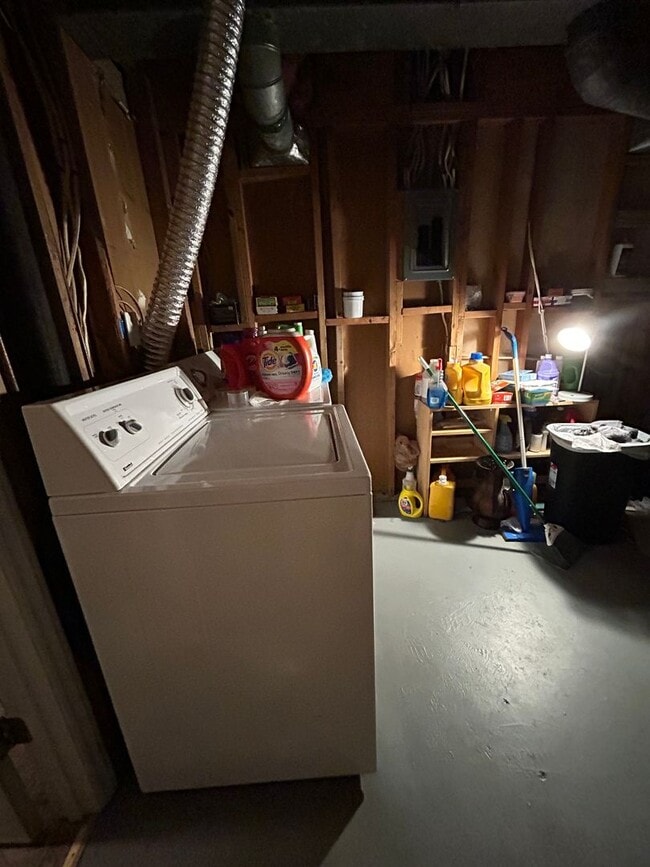 Building Photo - 4 Bedroom, 2.5 Bath Townhouse for Rent – $2,700/Month